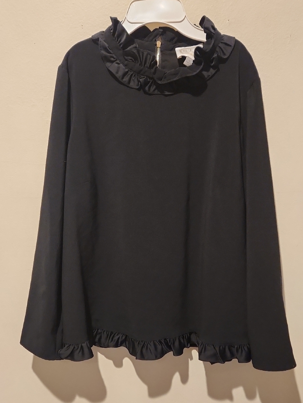 ❤️ SAIL TO SABLE CREPE RUFFLE NECK TOP, BLACK, XL - Picture 2 of 7